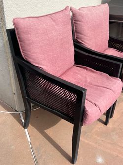 (4) out door chairs