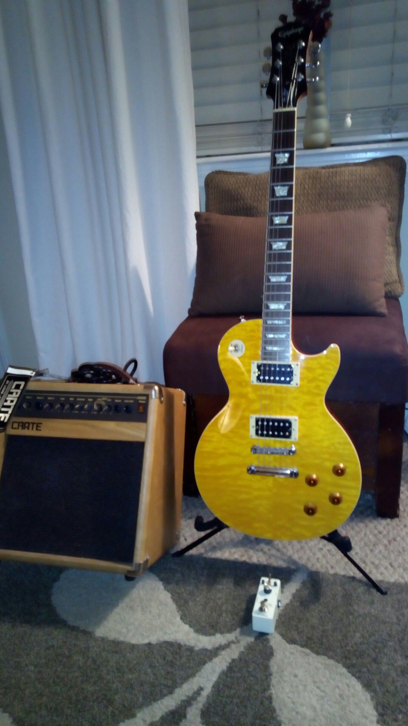 Perfect condition epiphone les Paul classic quilt top and crate amp with overdrive pedal