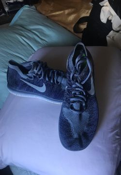 Nike women tennis shoes 9.5 Bien cuidados .$30
