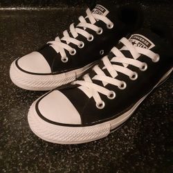 Converse womens 8 Great Condition