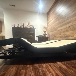 Serta Adjustable Bed Base – Model SFD-400F (California King Split, Excellent Condition)