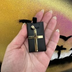 10k CROSS PLAIN CHARM 
