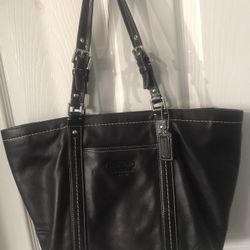 Coach  Purse.  Black.  Cleen 