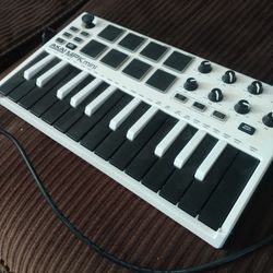 AKG Midi Keyboard 