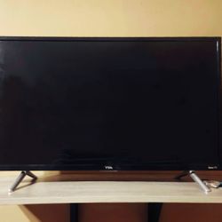 32" TCL HD LED ROKU SMART TV - LIKE NEW