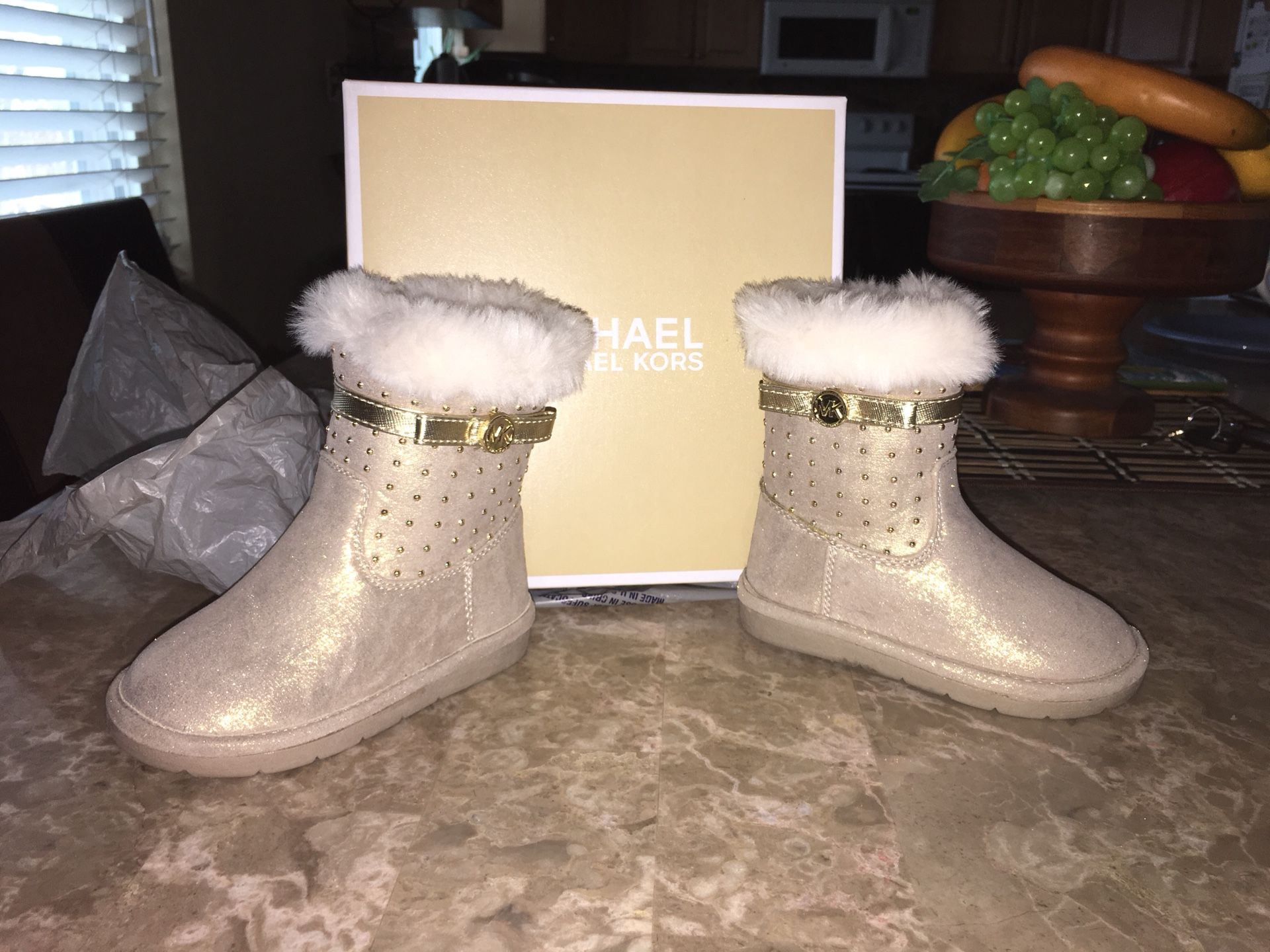 Toddler boots Michael kors MK size 6