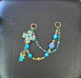 Blue Cliver Flower bag chain