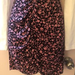 H& M Divided  Floral Short, Draped Skirt Black/Pink Size S 