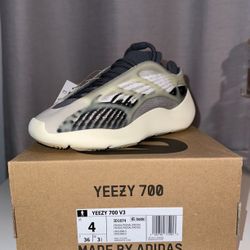 Yeezy 700 V3