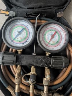 CPS BlackMax HVAC Manifold Gauge Set with Hoses & Carrying Case