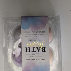 4 Bath bombs 