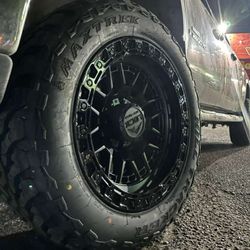 20x10 Lock Off-road Wheels And Tires 33/1250/20 Maxtrek AT