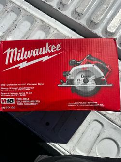 Milwaukee M18 6-1/2" Cordless Circular Saw