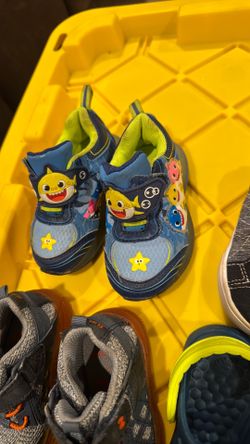 Shoes size 3-4 lot