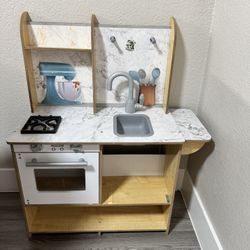 Toy Kitchen 