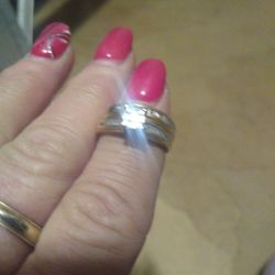 Woman's Wedding Ring