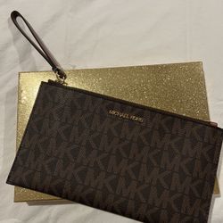 Michael Kors Wristlet 