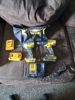 DeWalt combo  Drill driver 2 battery & charger