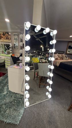 ACCENT MIRROR WITH SPEAKERS