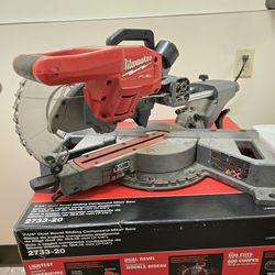 Milwaukee M18 FUEL 18V Lithium-Ion Brushless Cordless 7-1/4 in. Dual Bevel Sliding Compound Miter Saw (Tool-Only)
