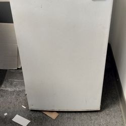 (OBO) MagicChef Mini Fridge 