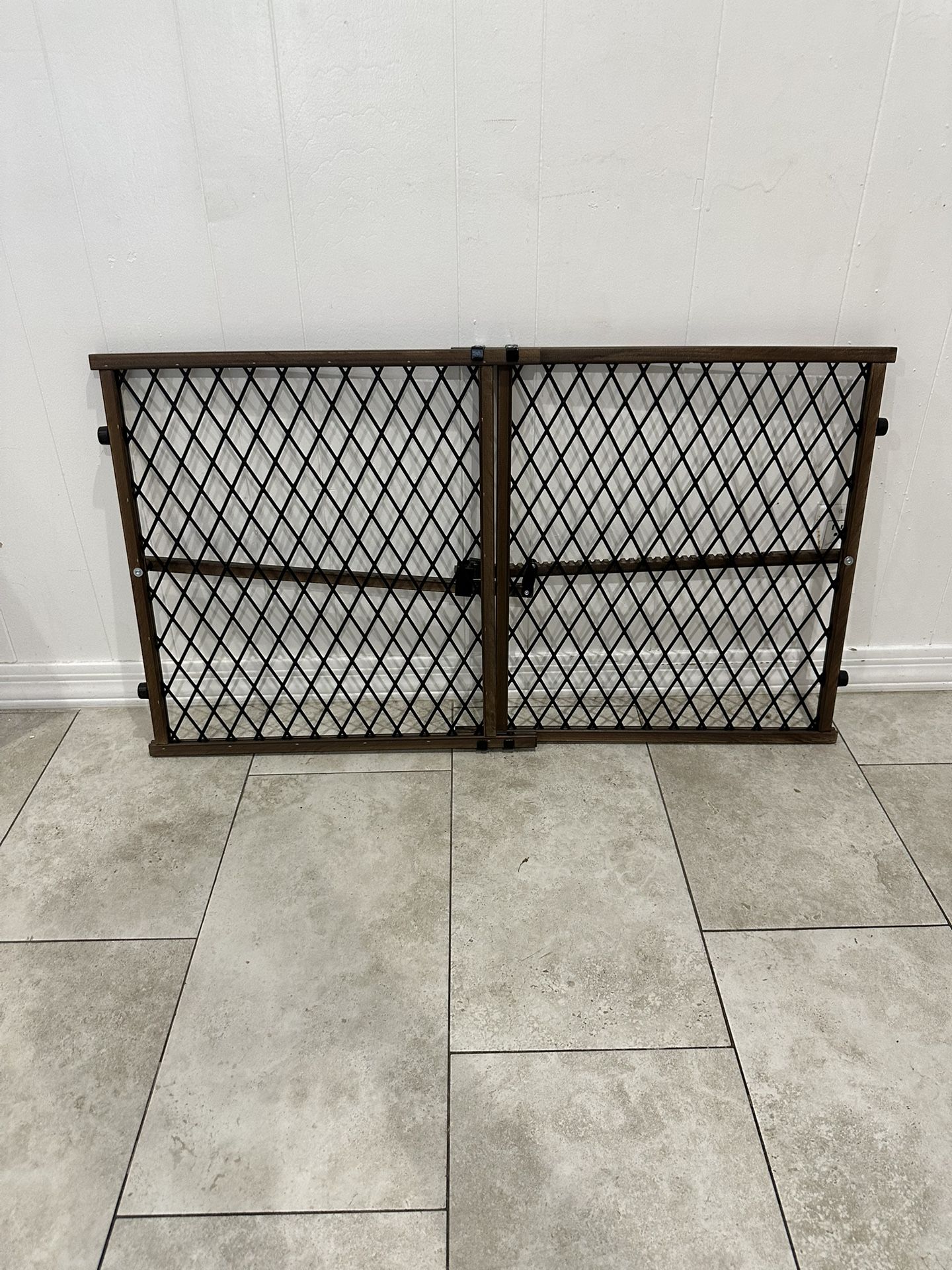 Wide Pet Gate / Baby Gate - Fits Openings 26” - 42”
