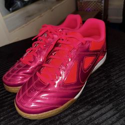 Nike gato size 8.5