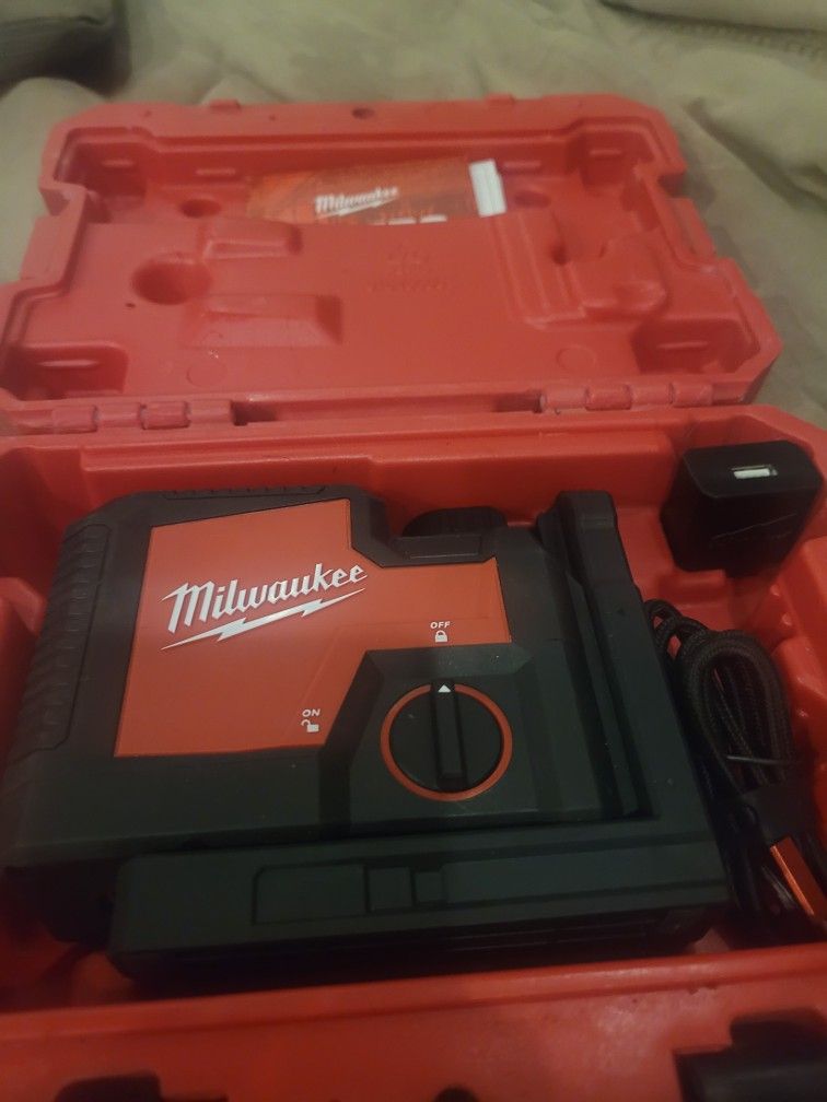 MILWAUKEE GREENLIGHT LASER LEVEL - NOB