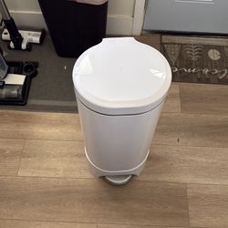 Munchkin® STEP™ Diaper Pail