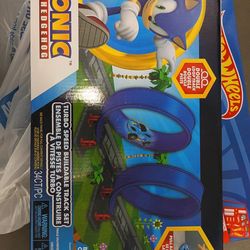 Hot Wheels race track