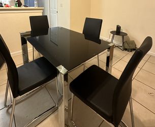 @@ Black Glass Dining Table w/ Black Chairs @@