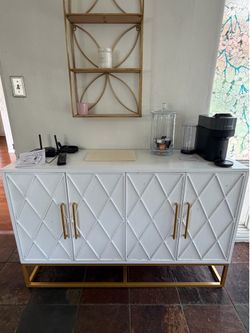 White and gold cabinet