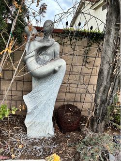 Beautiful Decorative Statue $140