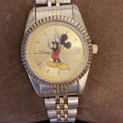 LADIES COLLECTIBLE  MICKEY MOUSE WATCH by DISNEY Has DATE & TIME