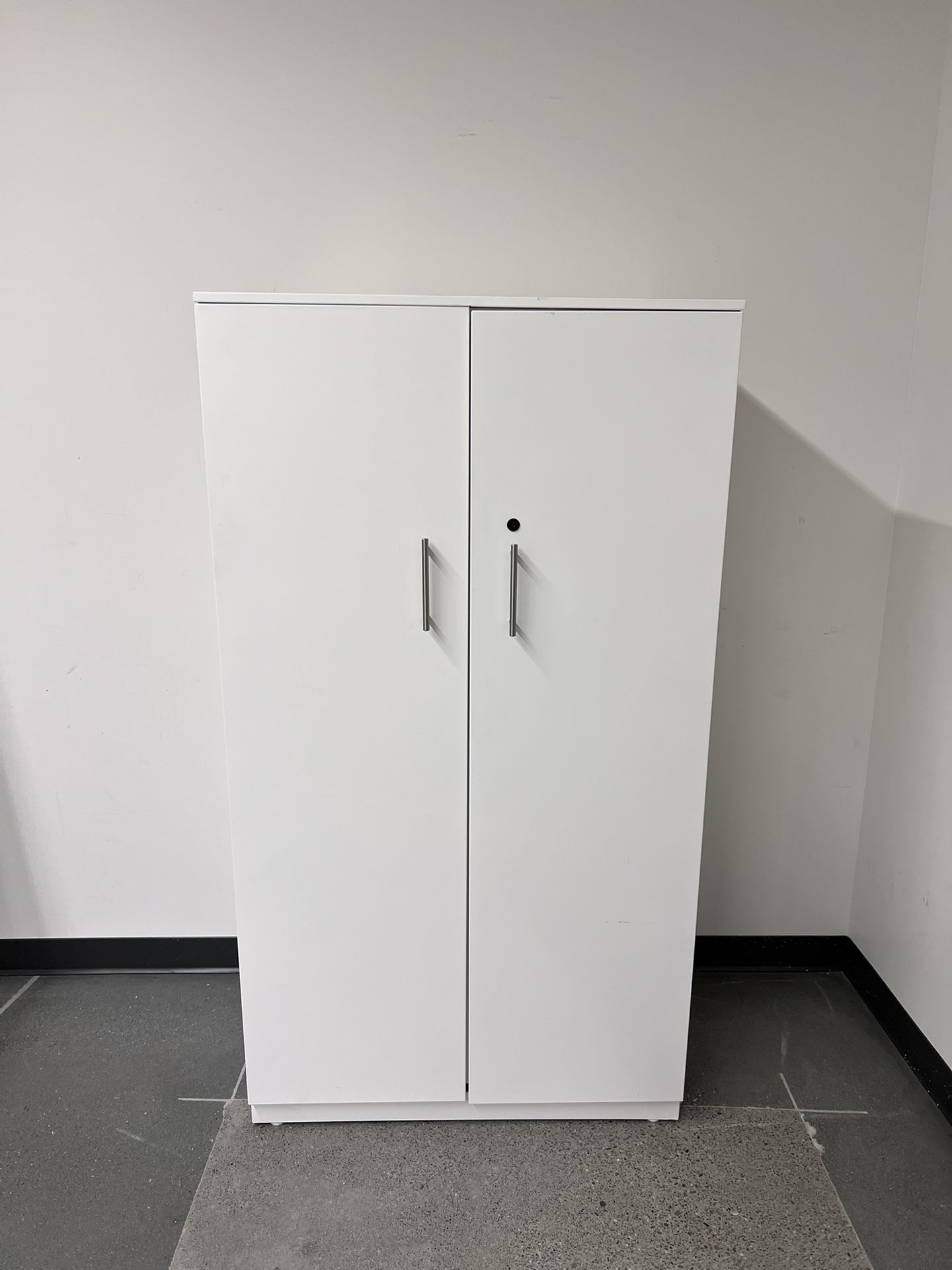 White storage cabinet 5 adjustable shelves