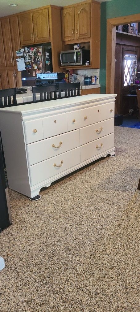 white Dresser
