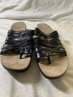 Yuu sandals cheap