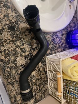 BMW 325i E46 Lower Radiator Hose 