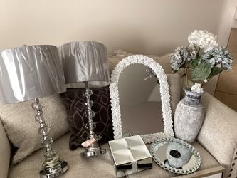 Like New! Bedroom Decor