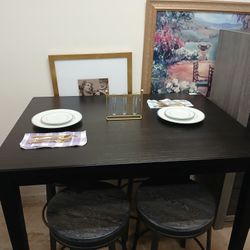 Dining Table 4 Swivel Stools 