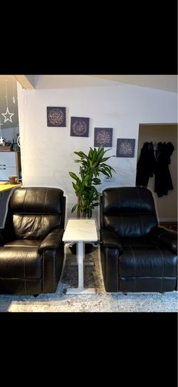 2 recliner chairs