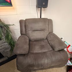 Living Room Recliners 