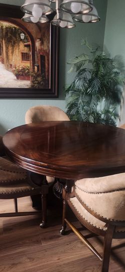 Round Table