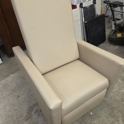 Champion Harmony Home Recliner Model 6H04, Beige