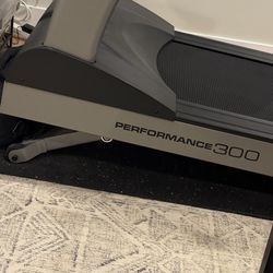 True Performance 300 Treadmill 