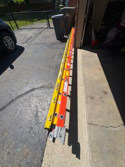 32ft extension ladder-like new!