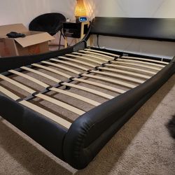 Lowprofile Queen bed & 2nightstand+1wallshelve