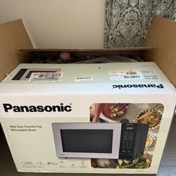 Panasonic Mid-Size Countertop Microwave Oven – Like New