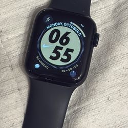 Apple Watch SE 