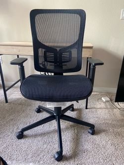 Staples - Ergonomic Mesh Swivel Chair